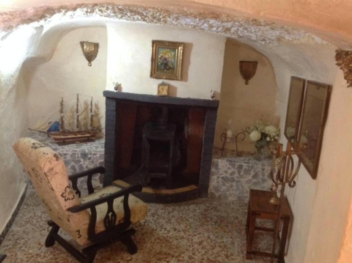 Traditional Spanish Cave House In Alguena Villa Buitenkant foto